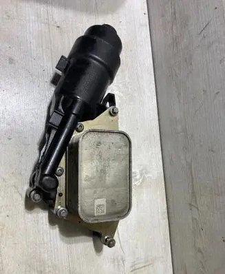 BMW X1 F48 F49 Engine oil radiator 70563887