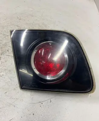 Mazda 3 I Tailgate rear/tail lights P2775L E110639