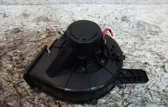 Volkswagen Polo Heater fan/blower 6Q1820015C