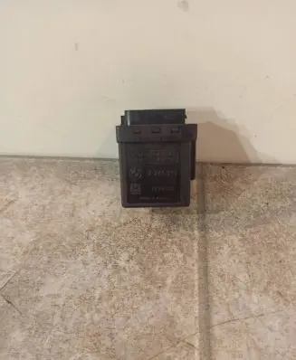 BMW 7 E65 E66 Glow plug pre-heat relay 2246919 72RB510