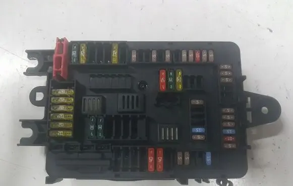 BMW 1 F20 F21 Fuse module 9261111