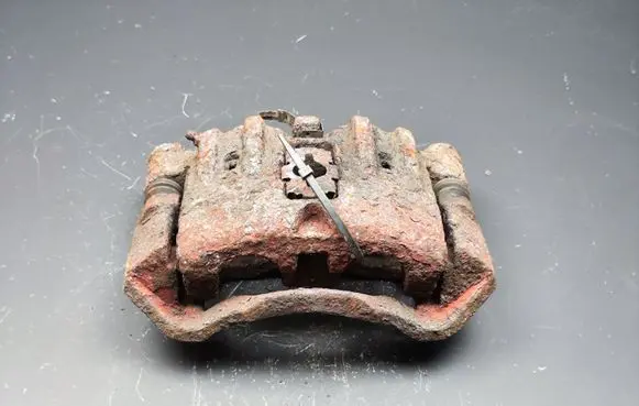 Iveco Daily 35 - 40.10 Front brake caliper 42548179