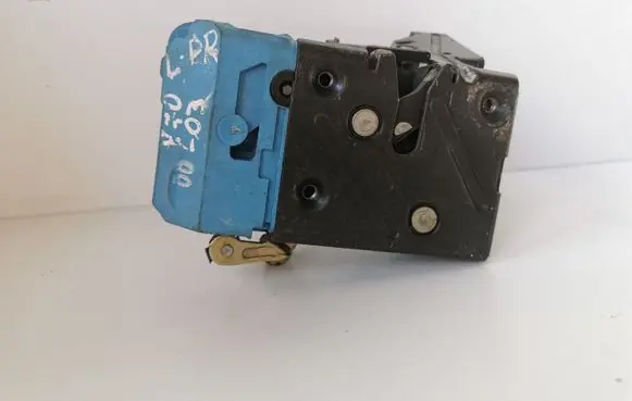 Volvo V70 Front door lock 30663040