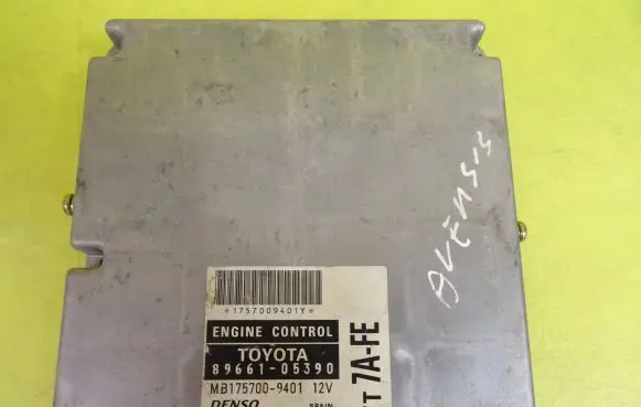 Toyota Avensis T250 Engine control unit/module 8966105390 89661-05390