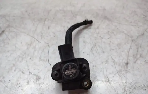 Mercedes-Benz E C207 W207 Air pressure sensor A0071530028