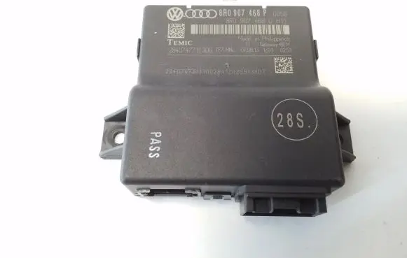 Audi A4 S4 B8 8K Gateway control module 8R0907468P