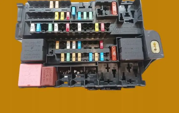 Renault Laguna III Fuse box set 8200393836D