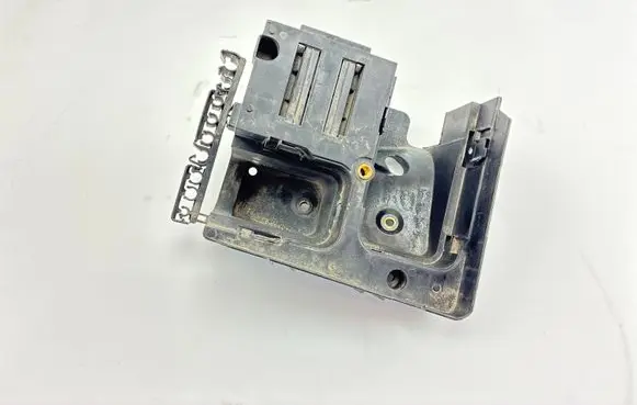 Volkswagen PASSAT B7 Fuse box cover 1K0907361B