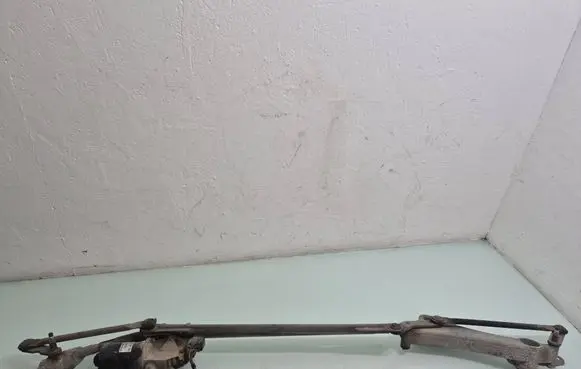 Mercedes-Benz B W245 Front wiper linkage and motor 