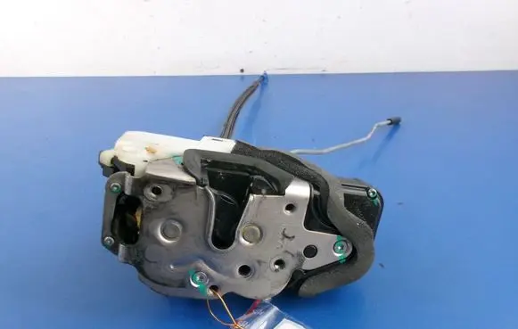 Chevrolet Cruze Front door lock 13503802GP