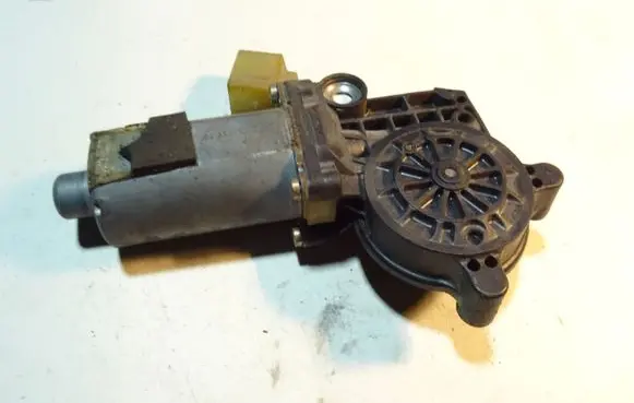 Volvo S80 Front door window regulator motor 0130821760