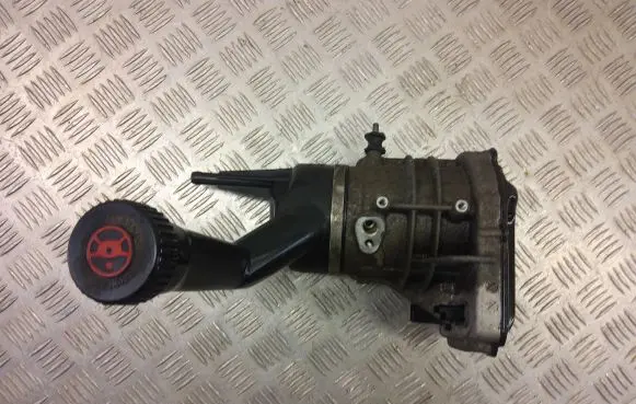 Peugeot RCZ Power steering pump 9670700480 A0021544