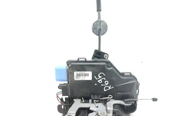 Volkswagen Caddy Front door lock 3D2837015T