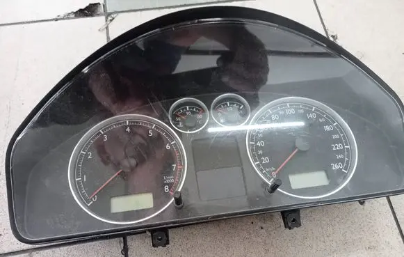 Volkswagen Sharan Speedometer (instrument cluster) 7M3920820E YM2110849CB 2706010301