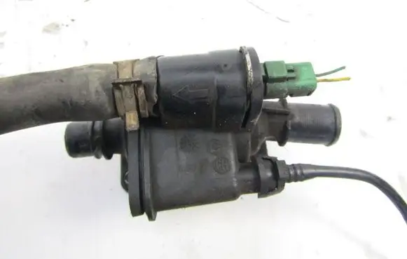 Citroen C3 Thermostat housing 9641522380