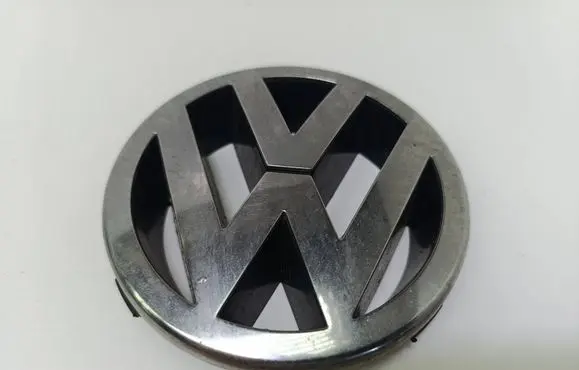Volkswagen Polo IV 9N3 Manufacturer badge logo/emblem 1T0853601