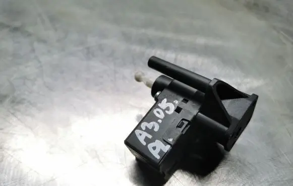 Headlight level adjustment motor
