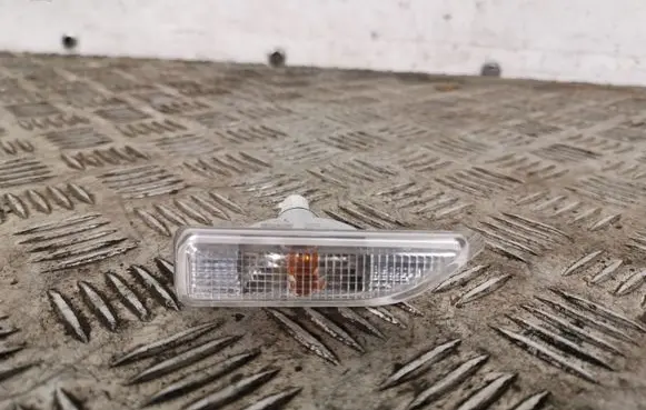 Mini Cooper Countryman F60 Front fender indicator light 7406370R