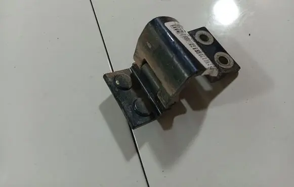 Tailgate/trunk/boot hinge