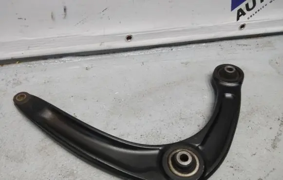 Citroen C4 II Front lower control arm/wishbone 833548
