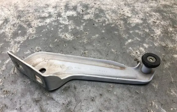 Dacia Dokker Sliding door upper roller guide/hinge 777949343R