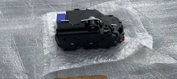 Mazda MX-5 NC Miata Headlight/headlamp mounting bracket D50B51270