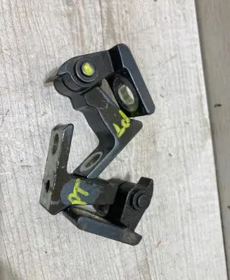Rear door hinge set