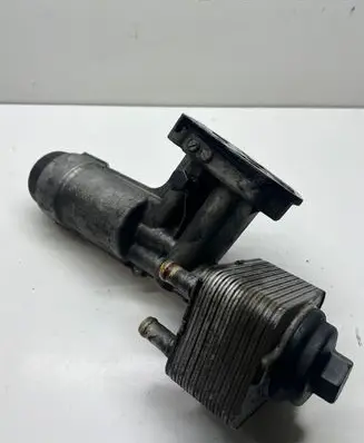 Volkswagen PASSAT B5.5 Oil filter mounting bracket 038115389C