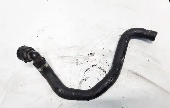 Volkswagen PASSAT B5.5 Engine coolant pipe/hose