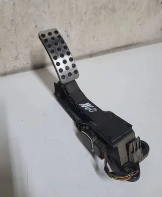 Mercedes-Benz ML W164 Accelerator throttle pedal A1643000104 300905 ZGS005