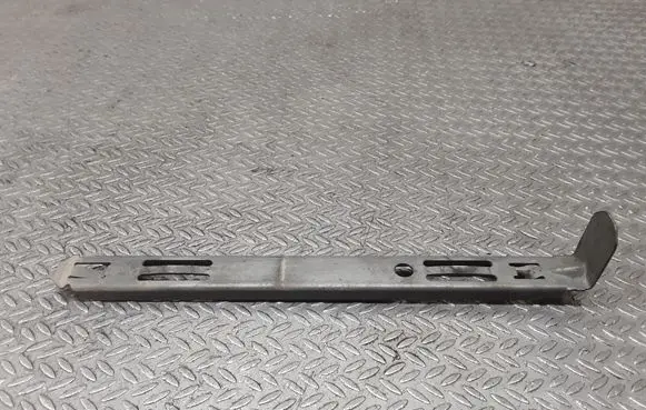 Volvo XC90 Headlight/headlamp mounting bracket 