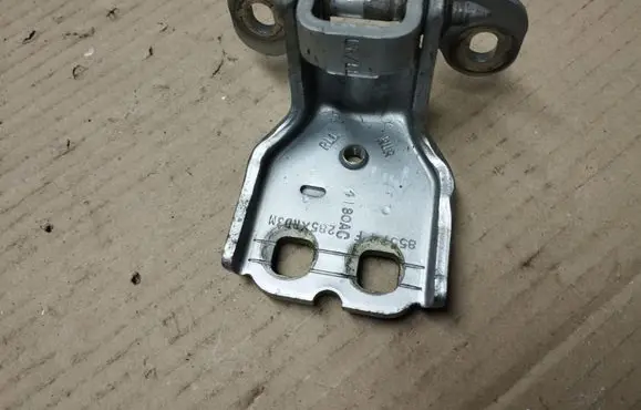 Chrysler Pacifica Rear door lower hinge