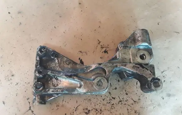 Chrysler Voyager Generator/alternator bracket 90513137F