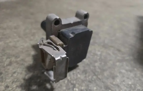 BMW 7 E38 High voltage ignition coil 1703359