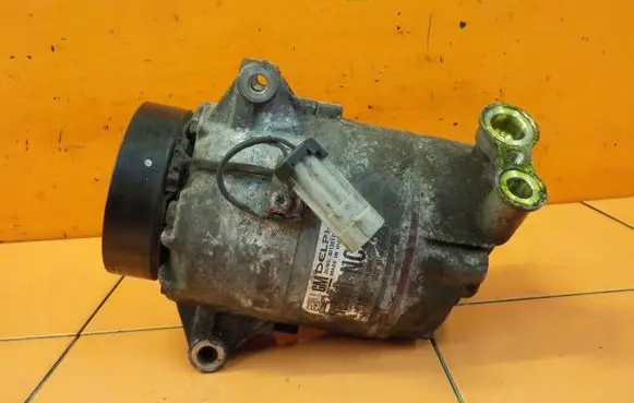Opel Zafira B Air conditioning (A/C) compressor (pump) 13432838