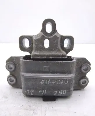 Skoda Octavia Mk2 (1Z) Engine mount bracket