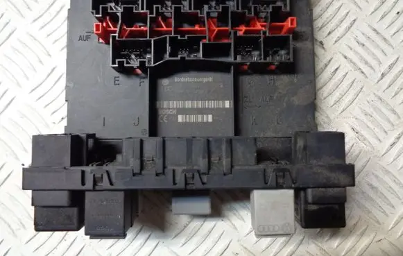 Volkswagen Caddy Fuse module 3C8937049D