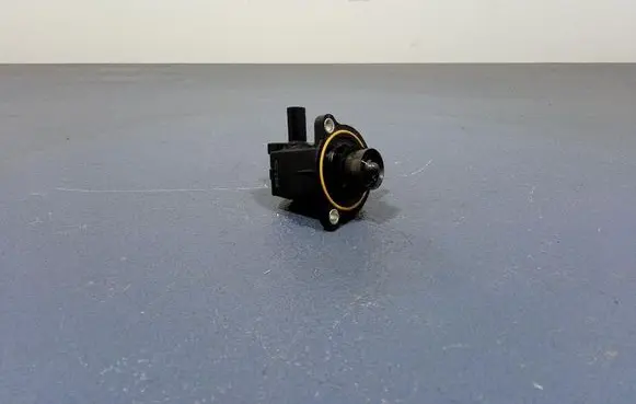 Ford Focus ST Vacuum valve CJ5G9U465BA