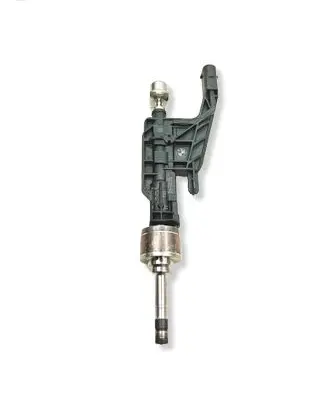 BMW 1 F70 Fuel injector 8744746 0213541 1353