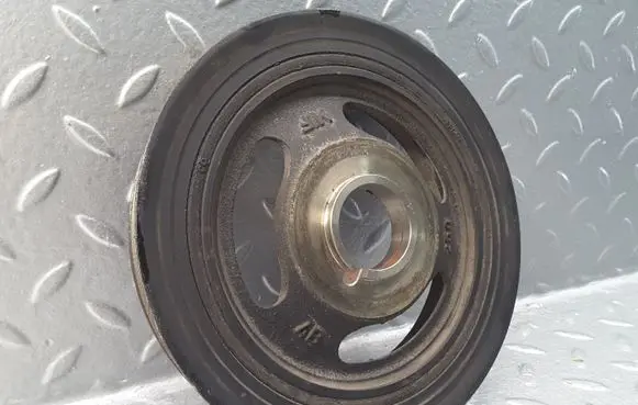 Citroen C4 I Picasso Crankshaft pulley 9654961080