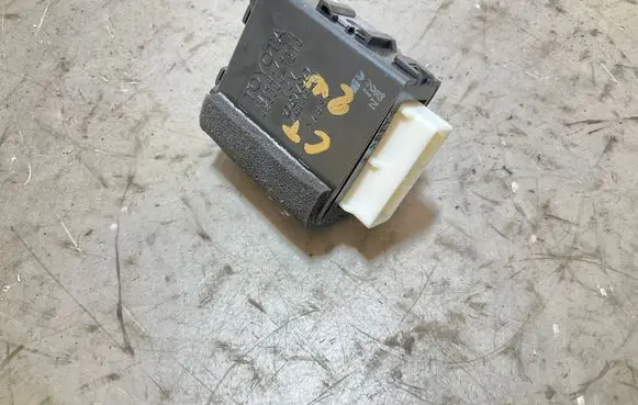 Lexus CT 200H Window washer relay 8594076010 4230001210