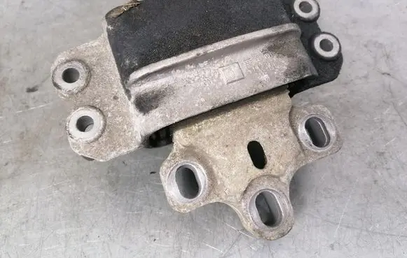 Volkswagen Touran I Engine mount bracket 1K0199555Q