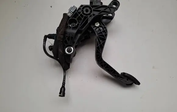 Ford B-MAX Clutch pedal AY117B633GC E3B2B 00058302