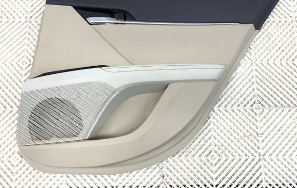 Toyota Camry VIII XV70 Rear door card panel trim