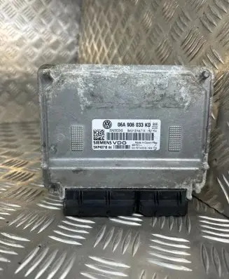 Skoda Octavia Mk2 (1Z) Engine control unit/module 06A906033KD 06A906033KB 5WP4071804