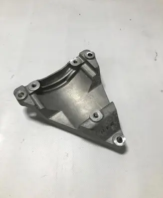 Opel Mokka A/C compressor mount bracket 55577158
