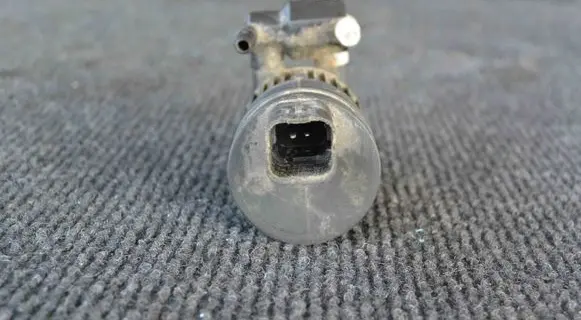 Volkswagen Up Windscreen/windshield washer pump