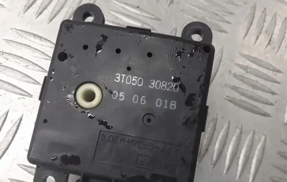 Nissan Primera A/C air flow flap actuator/motor 3T05030820