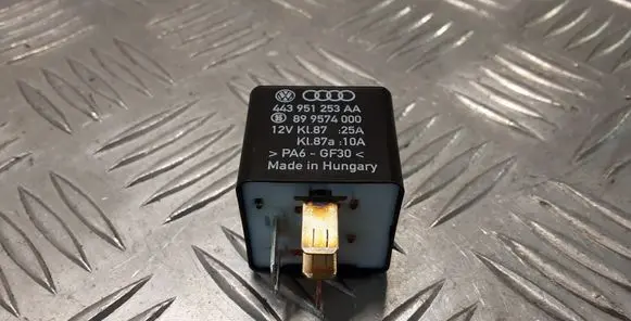 Volkswagen Touareg I Other relay 443951253AA