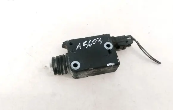 Opel Zafira A Central locking motor 90460062